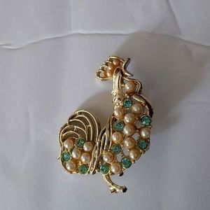 Rooster with Faux Pearl's and Blue Rhinestones in a Goldtone Setting.
